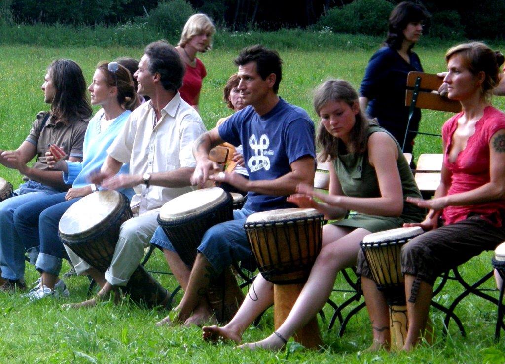 Martin Crillovich mit Trommelgruppe